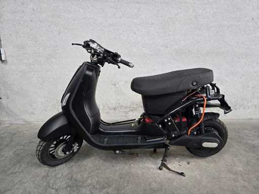 La Souris - Scuter - E-Sourini Lead - versiune electrică de 25km Moped