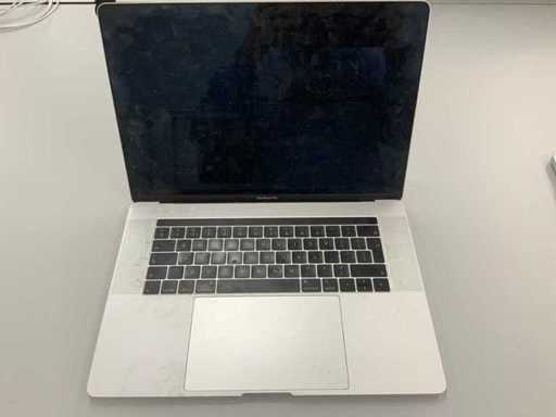 Apple 15-calowy MacBook Pro MR962N/A Laptop FMI