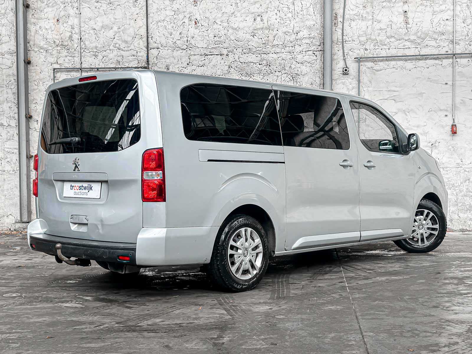 Peugeot Expert Traveller 1.5 9-Sitzer 120 PS 2019