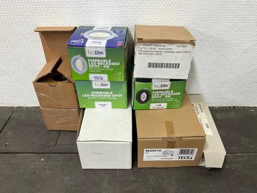 Varie lampade da bagno