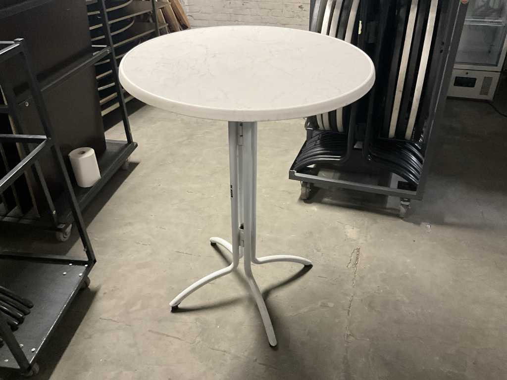 10 different standing tables