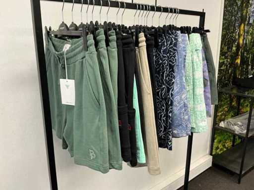 Partij diverse CalvinKlein/PurePath/TommyJeans/Lyle&Scott heren korte broeken/swimshorts (23x)