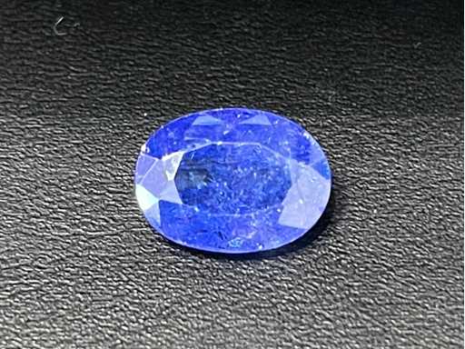 Tanzaniet 6.85 carat natuurlijke tanzaniet gecertificeerd