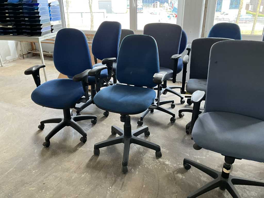 Diverse bureaustoelen (15x)