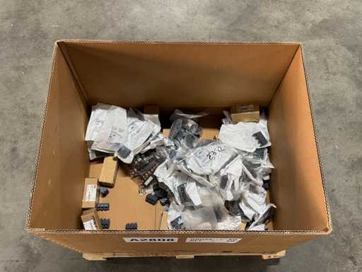 Siemens – Charge von Steuerschrankteilen