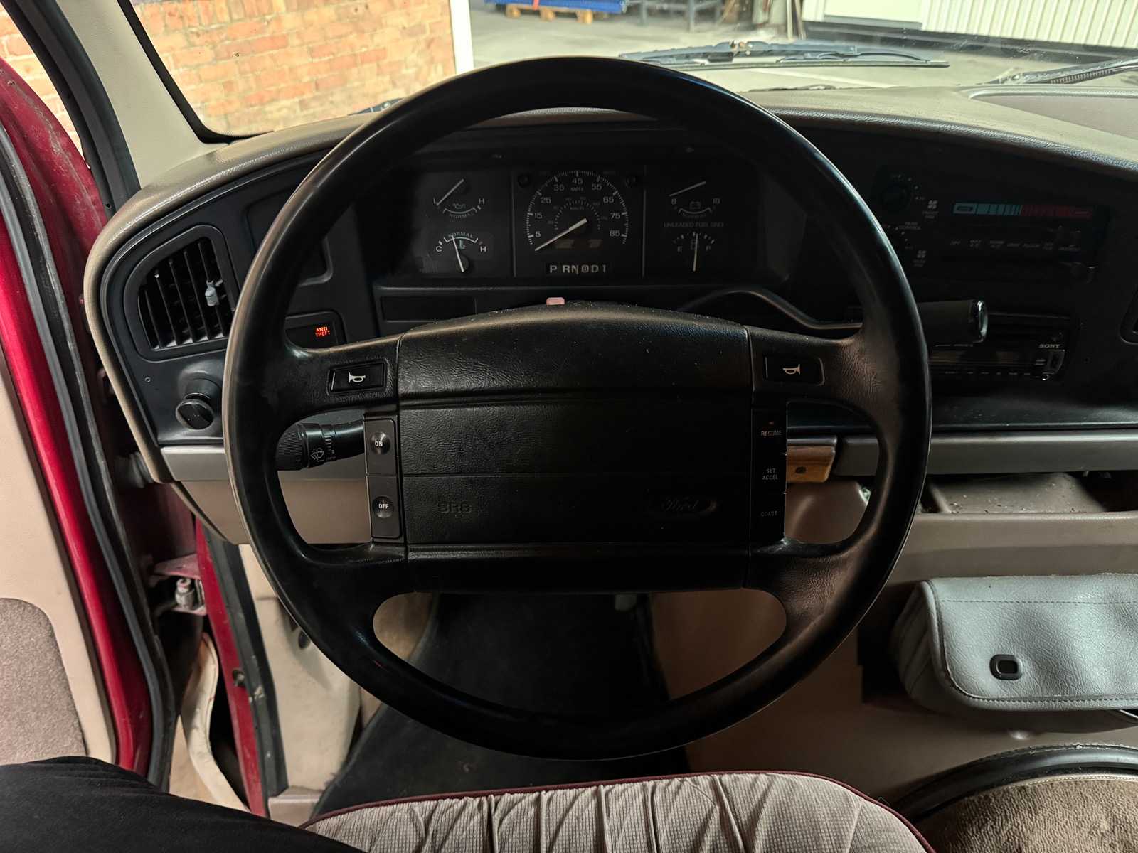 Ford E150 5.0 1993, 95-VH-NN