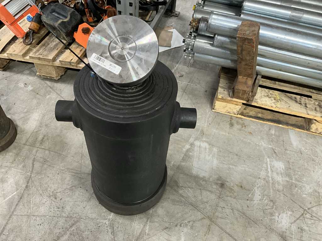 2021 Dinatal 8-Stage Tipping Cylinder