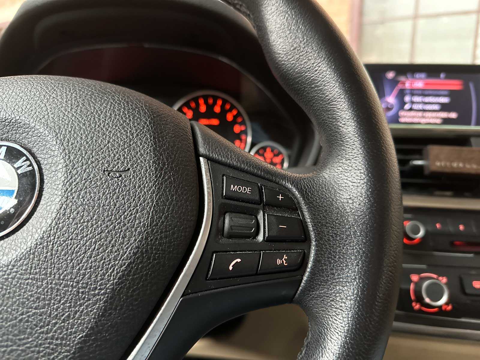 BMW 320i EfficientDynamics Edition Upgrade Edition 170 PS 2013 (Original-NL) 3er, 1-SLL-03