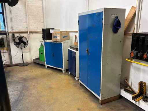 Storage cabinets (3x)