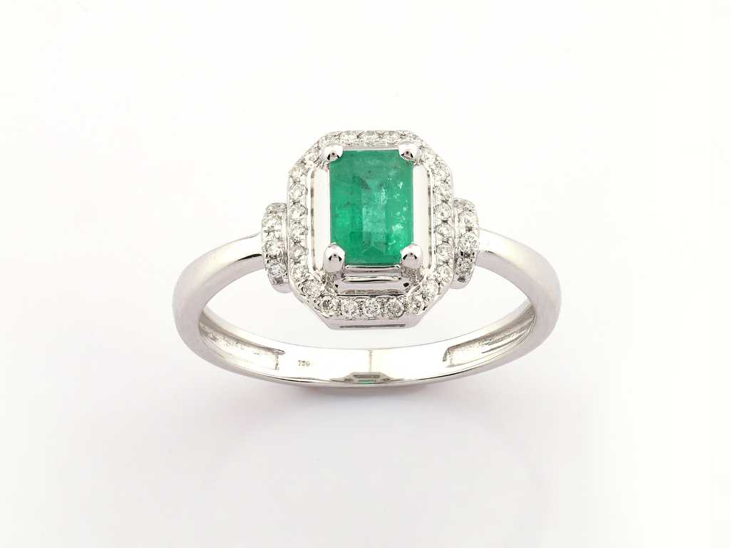 18 KT White gold Ring With Natural Diamond & Emerald
