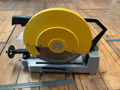 Crosscut circular saw machine