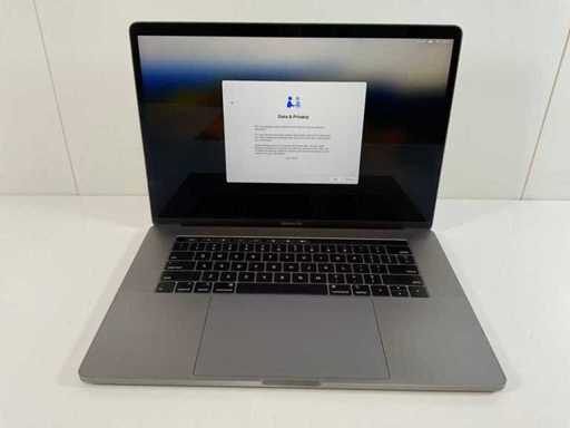 Apple MacBook Pro 15,5”, HexaCore i7, 16 GB RAM, 512 GB NVMe, AMD Radeon Pro 555X 4GB Laptop