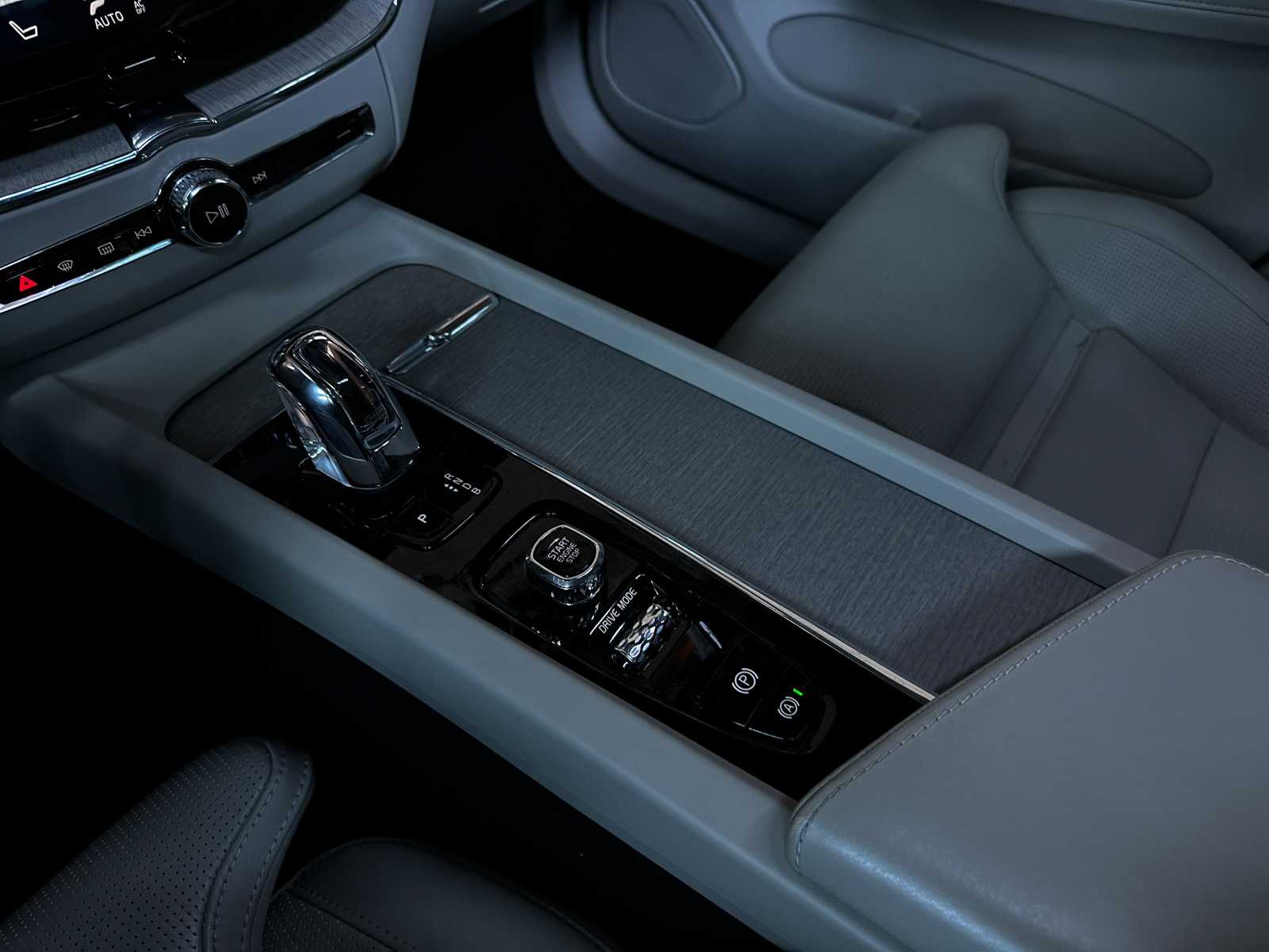 Volvo XC60 2.0 T8 Twin Engine AWD Inscription R-Design 303pk 2019, R-244-TZ