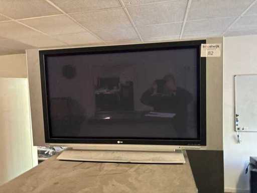 LG - Flat screen - Television