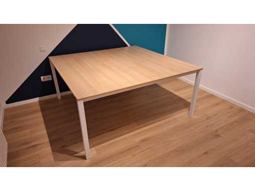 Dromea - Vergadertafel