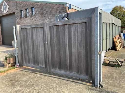 Poarta Gr?dinii Afzelia