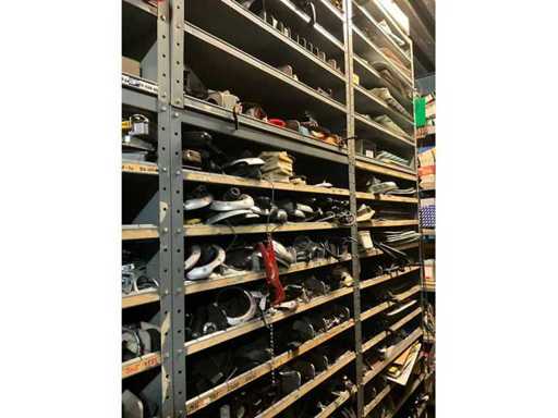Stoc de piese auto, inclusiv sisteme de coloane de direcție, cuplaje bilice, cabluri de baterie, garnituri, ECD, manete de viteze