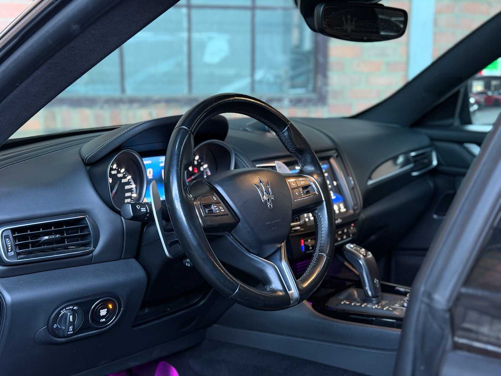 Maserati Levante 3.0 V6 AWD GranLusso 349pk 2019, T-075-PR