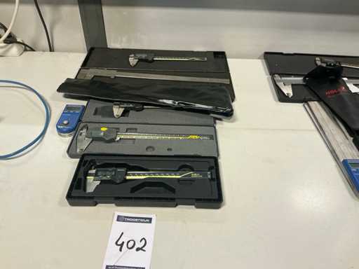 Various calipers (4x)