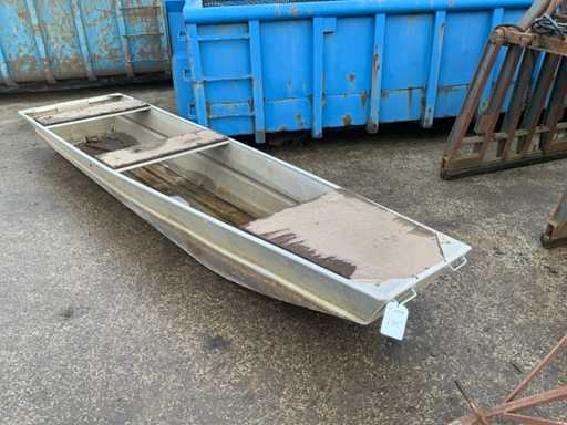 Aluminum boat