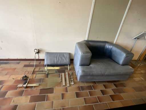 Rolf Benz Fauteuil v.v. bijzettafel en verlichting