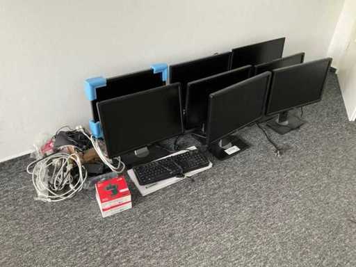 Un lot mixte d’accessoires informatiques