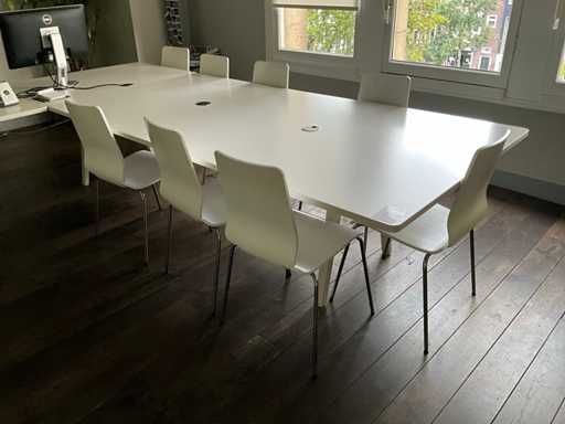 Table de conférence et 8 chaises empilables