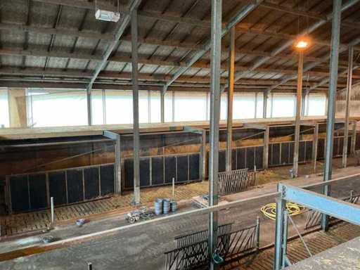 Party stable equipment – 6 gates with supporting structure and wooden floor