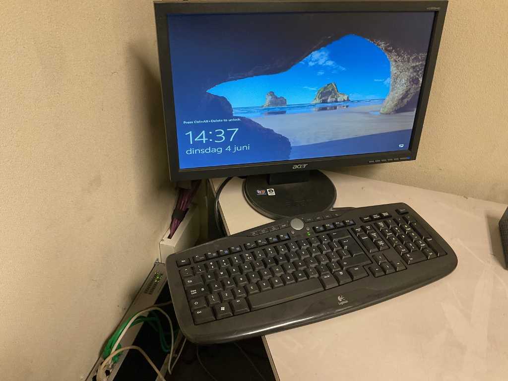 HP computer desktop met flatscreen
