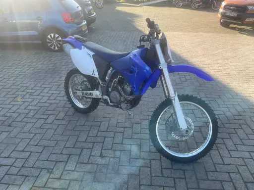 Yamaha 250 Motorcycle Cross