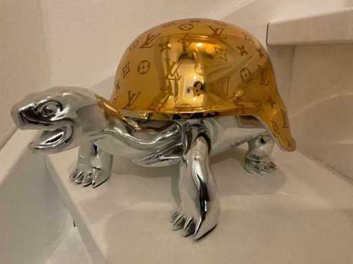 Sculpture de tortue Louis Vuitton