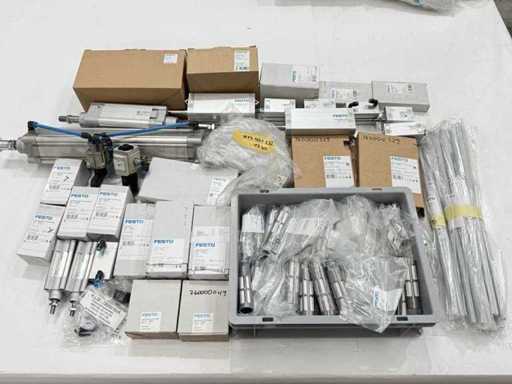 Cylindres FESTO + Régulateurs de pression + Silencieux