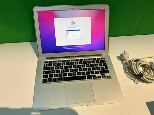 Apple MacBook Air A1466 EMC2925 Laptop. Charger incluso