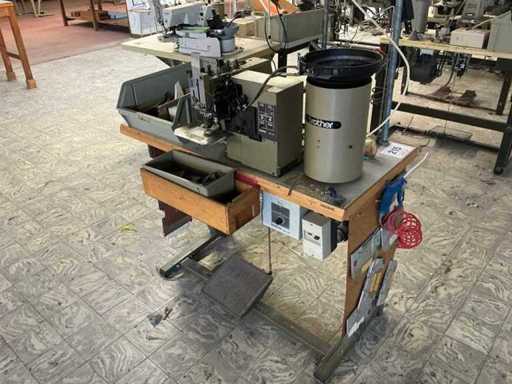 Brother CB3 B91761 Knopfbefestigungsmaschine + Roboter