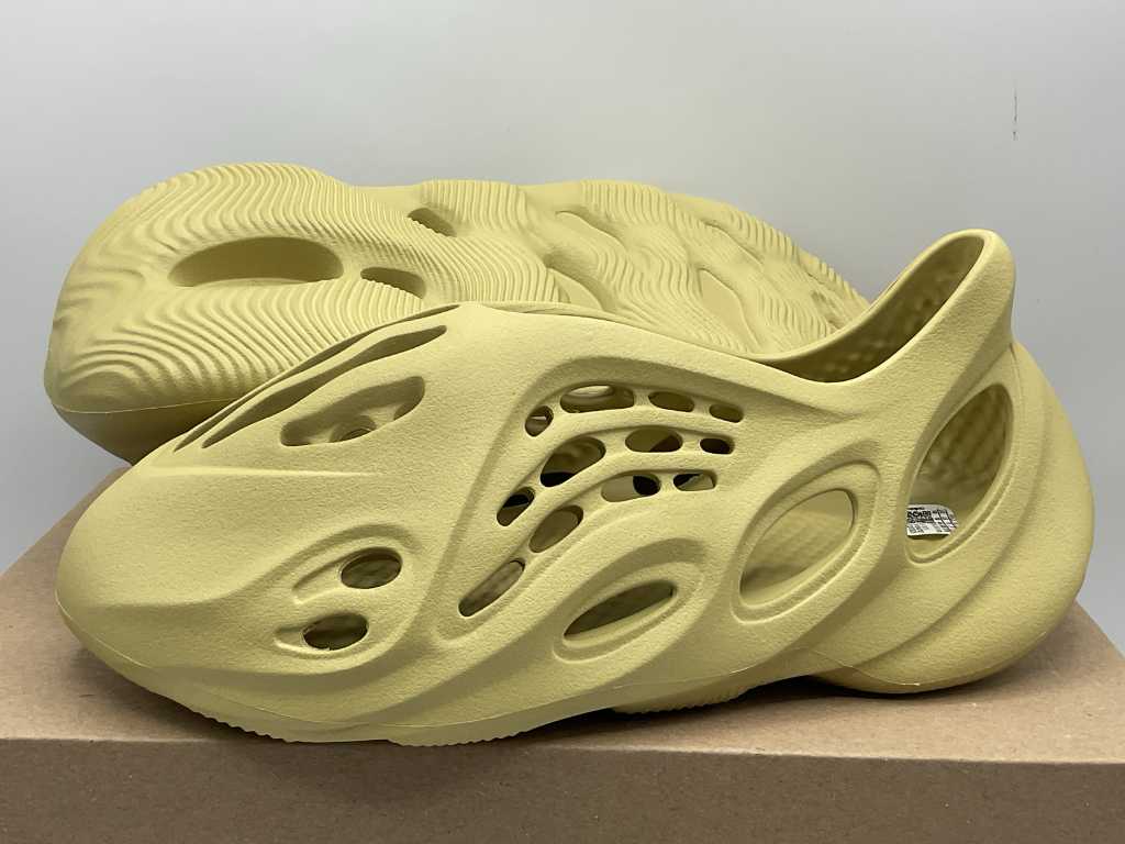Adidas Yeezy Foam RNNR Sulfur Sneakers 44 1/2