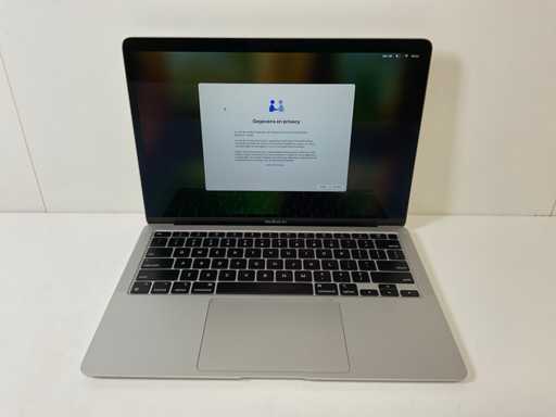 Apple MacBook Air 13", Apple M1, 8 GB RAM, 251 GB NVMe Laptop