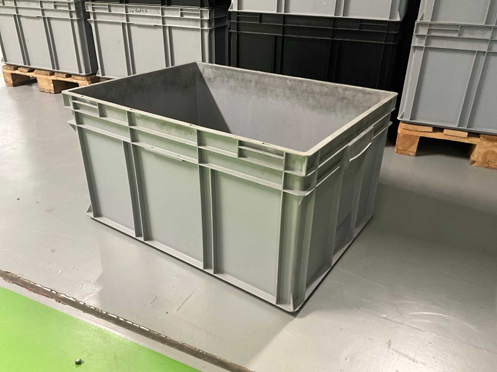 Plastic storage crate (50x)