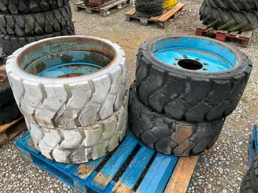 banden voor hoogwerker (4x)