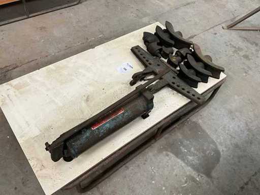 Machines à plier des tubes hydrauliques