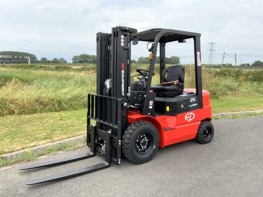 EP EFL 252 XS - 4.5 meter Triplex, Li-Ion, Free-Lift, Side-Shift - Forklift