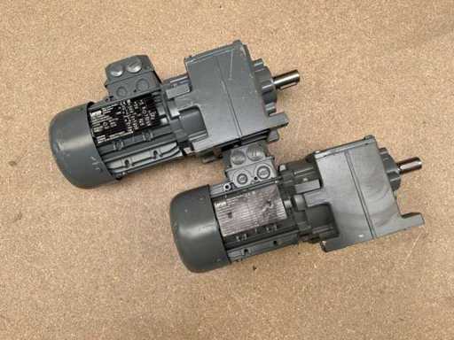 Lenze MDEMAXX063-42C0C Motorreductor (2x)