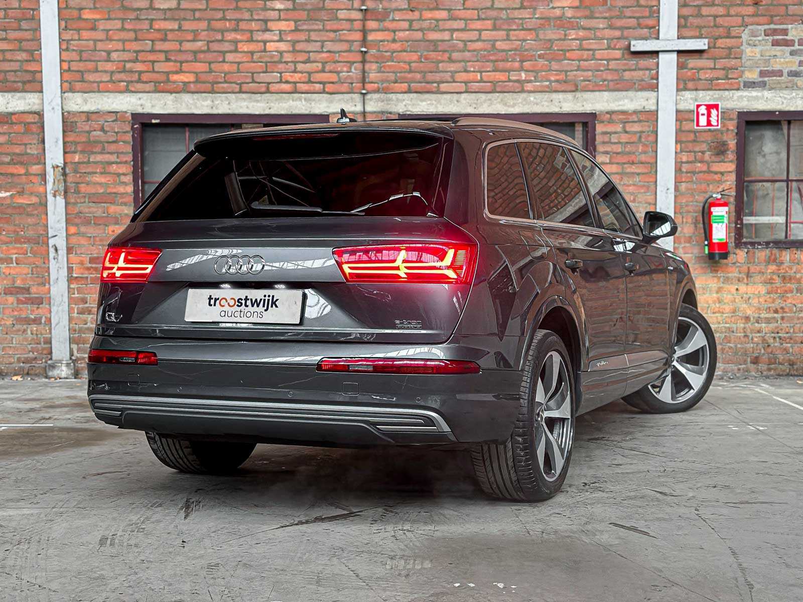 Audi Q7 3.0 TDI V6 e-tron Quattro Sport 373pk 2016 S-Line (Origineel-NL), KT-961-N