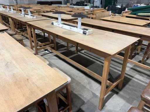Kabinen – Bartisch mit Marmorkonstruktion und -beleuchtung