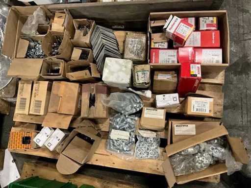 Batch of fasteners including stainless steel