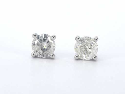 Weißgoldene Solitär-Ohrringe mit brillant geschliffenen Diamanten