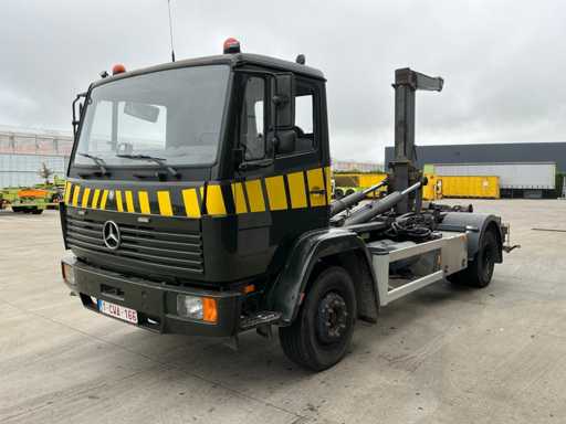 1999 Mercedes-Benz E 1514 Camion cu cârlig pentru containere