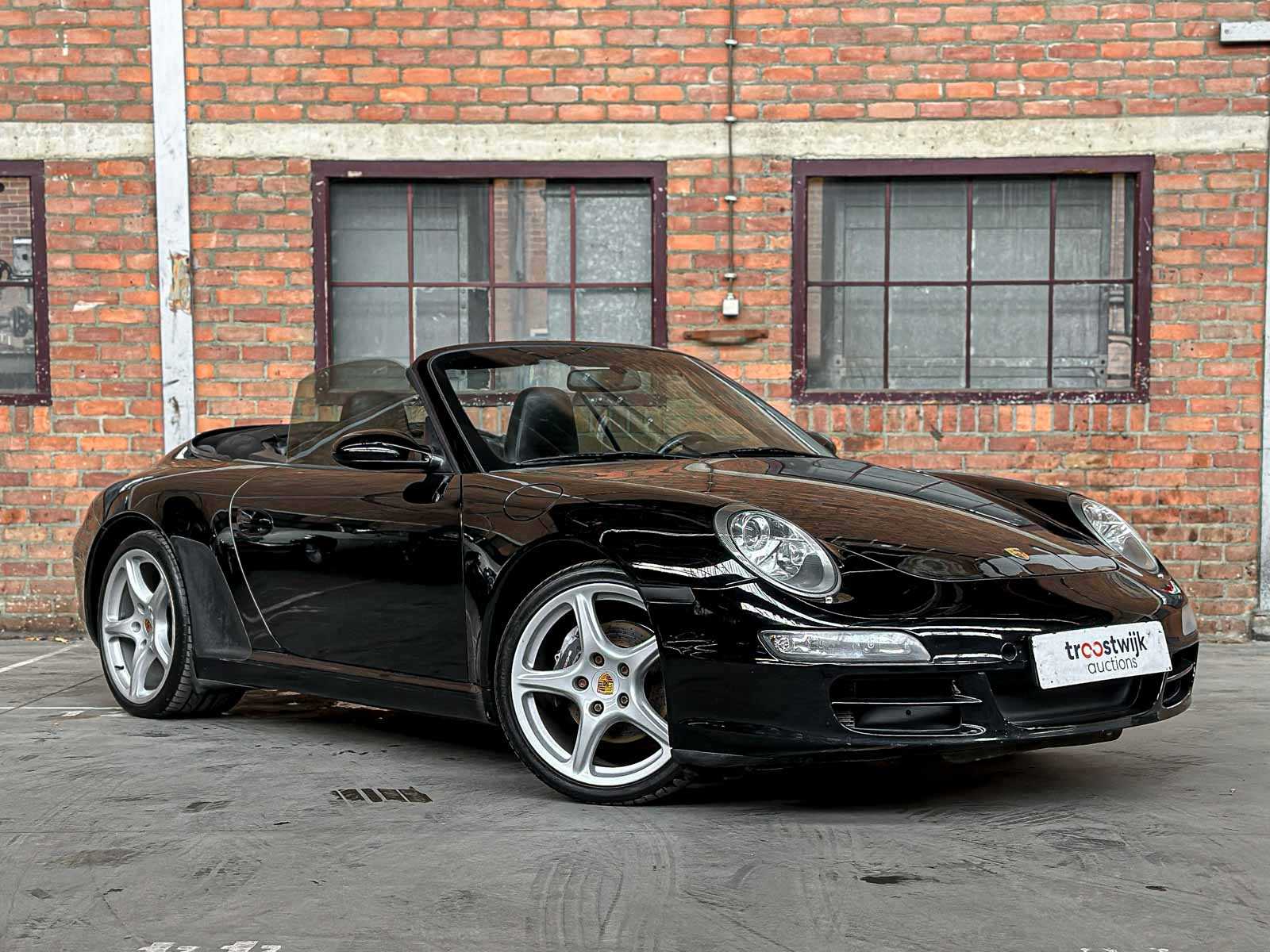 Porsche 911 Carrera Cabriolet 997 3.6 325pk 2005 handgeschakeld -Youngtimer-