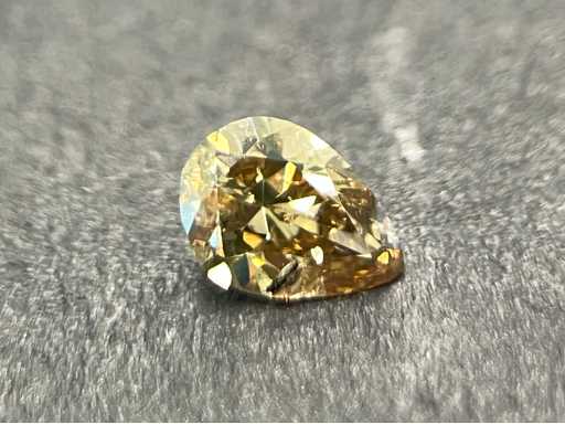 Diament 0,44-karatowy naturalny diament