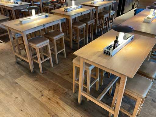 Hutten - Bar table with 4 bar stools (2x)