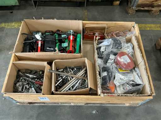 Lot de unelte de mân?